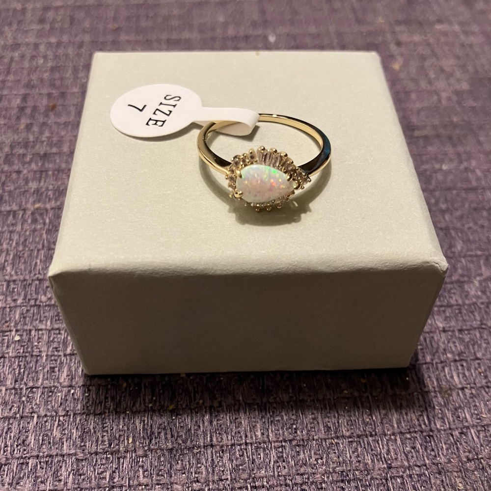 Opalescent Crystal Ring by Oomiay (previously called Gemandi)